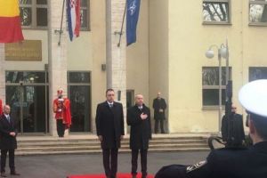Ministrul Fifor invită ARMATA CROATĂ  în România la operaţiuni militare în cadrul NATO