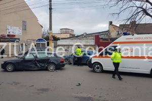 Imagini de la eveniment:Accident rutier pe strada I.G. Duca din Constanta, in fata sediului ANAF. Doua masini implicate