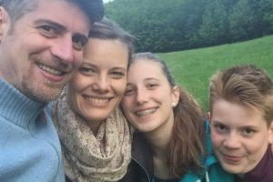 Şi-a omorât cei doi copii şi soţia, după care s-a predat la poliţie!