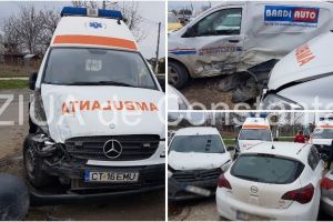 Accident rutier pe Șoseaua Constantei din Cumpana. O ambulanta SAJ, implicata