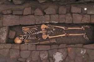 Descoperire şocantă! O femeie a NĂSCUT în SICRIU după ce a MURIT