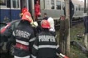 Maşină lovită de tren la Dezmir