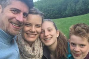 Un sucevean şi-a înjunghiat mortal soţia şi cei doi copii, la Braşov