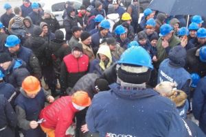 Grevă generală! Angajaţii AsoCromsteel opresc munca pe teremen nelimitat!