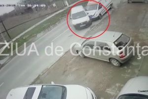 Imagini de la impact!:Accidentul din Cumpana, surprins de camerele de supraveghere! O ambulanta implicata (video)