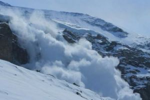 PERICOL de AVALANȘĂ pe Valea Prahovei. Risc MAJOR în masivele Bucegi şi Făgăraş