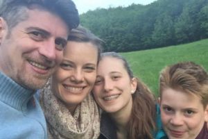 Crime oribile în cartierul Noua. Cine este bărbatul care şi-a măcelărit familia