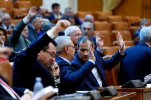 Parlamentarii incompatibili în perioada 2007 – 2013 scapă de sancţiuni. Cu 8 parlamentari INCOMPATIBILI, PNL se face ca nu-i convine noua lege