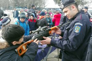 „Ziua porţilor deschise” la jandarmi