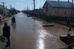20 de localităţi din judeţ sunt afectate de inundaţii: apa a intrat în peste o sută de gospodării; două drumuri judeţene sunt închise