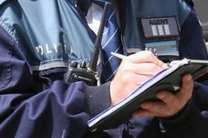 Băut şi fără permis de conducere, oprit în trafic de poliţişti