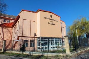 Parchezi, deci plăteşti! Universitarii orădeni, obligaţi să-şi plătească taxa de parcare