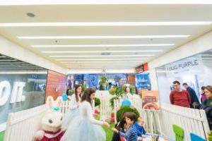Iulius Mall Cluj îi provoacă pe copii să descopere Labirintul Iepuraşului, din Candyland