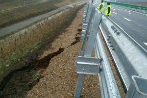 FOTO/ Autostrada Sebeş-Turda: Și lotul 4 se pare că are probleme. Ce spune constructorul