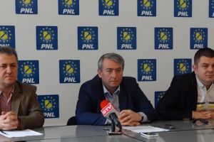 PNL Craiova: Primarul Genoiu este hoţ şi mincinos. I-a furat munca Liei Olguţa Vasilescu şi lui Ion Prioteasa