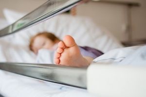 O FETIȚĂ de 4 ani din Arad a MURIT din cauza GRIPEI