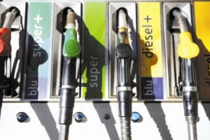 Scad accizele la motorină. Dar nu pentru toată lumea