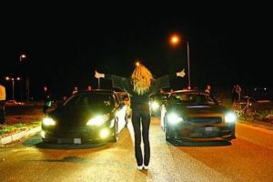 Dosar penal pentru o tânără implicată în cursa ilegală de maşini în urma căruia a murit un tânăr