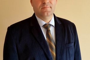 Fost manager al Spitalului de Boli Cronice Câmpeni, actual consultant la cabinetul prefectului, numit secretar de stat în Ministerul Economiei