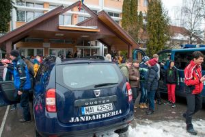 Jandarmii harghiteni „au descins” la Colegiul Naţional „Octavian Goga”