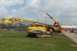 FOTO. Electrica face loc pentru al treilea pod. Îşi mută cablurile electrice în Micro 17