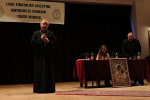 FOTOGALERIE: Despre relevanţa Bibliei azi, cu Părintele Stelian Tofană şi Teatrul Popular Mediaş