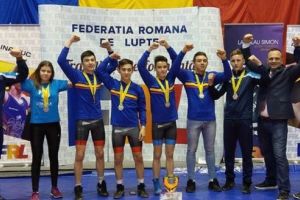 Locuri fruntaşe pentru luptătorii cadeţi mureşeni