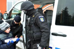 Mascaţii au descins la Şcoala Băiculeşti