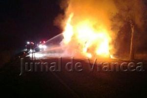 ULTIMĂ ORĂ: Autoturism cuprins de flăcări în Focşani