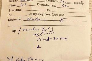 FOTO. Reţetă medicală indescifrabilă, la Satu Mare. „A făcut studiile în China sau Japonia?”