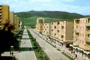 Alba Iulia în comunism: Oraşul marginalizat să fie „târg prăfuit, plin de gropi şi bălţi“