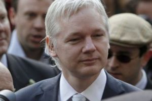 Julian Assange a CĂLCAT PE BEC. Fondatorul WikiLeaks, lăsat fără INTERNET. Ce mesaje controversate a postat acesta pe Twitter