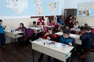 Liceul Teoretic „Mihai Viteazul” din Băileşti organizează ateliere de pictură şi de creaţie obiecte handmade