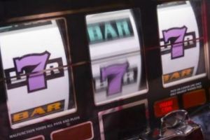 Patronul pacanelelor 77777 se bate „parte-n parte” cu Coca-Cola. Datorii neplatite si plangeri la DIICOT