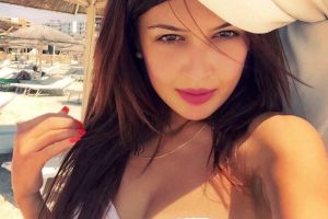 Are un corp de te omoara si stie si populara