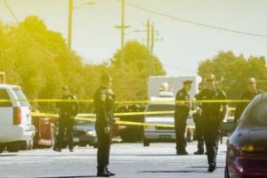 UN MORT şi patru răniţi, după ce un şofer a intrat cu maşina în mulţime! AUTORITĂȚILE sunt ÎN ALERTĂ