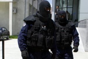 Percheziţii la hackerii care au clonat… site-urile unor bănci