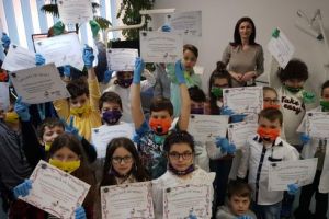 „Școala Altfel” la Happy Dent. Micuţii de la „Andrei Șaguna” au fost dentişti pentru o zi (GALERIE FOTO)