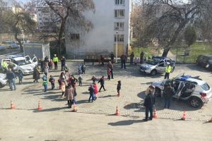 POLIȚIA LOCALĂ A MUNICIPIULUI CRAIOVA: Activităţi educative desfăşurate în parteneriat cu Scoala Gimnazială ”Lascăr Catargiu” Craiova