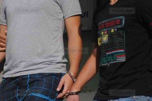 Tineri cercetati penal, dupa ce au spart un imobil si au furat alcool dar si alte bunuri
