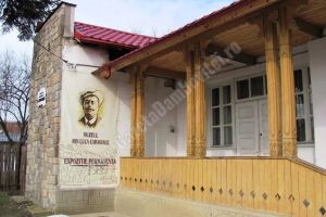 Elevii şi profesorii din I.L. Caragiale vor să convingă publicul să viziteze casa memorială a dramaturgului