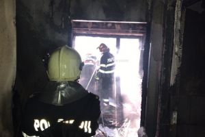 Panică şi oameni evacuaţi, după un incendiu într-o garsonieră din Burdujeni