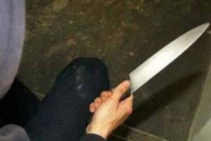 Cel mai SĂRAC criminal din Vaslui. Și-a AMANETAT telefonul pentru a-şi cumpăra CUȚIT, după care şi-a UCIS concubina