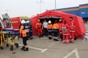 FOTO&VIDEO. Simulare de atac terorist la Dedeman. Sute de persoane evacuate şi numeroşi răniţi