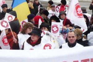 Sute de oameni PROTESTEAZĂ la Ministerul Muncii. Nemulţumirile salariale au atins COTE MAXIME. Pericol de GREVĂ GENERALĂ