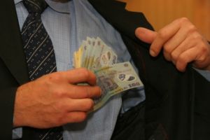 Guvernul decide azi dacă se plătesc pensiile şi salariile bugetarilor înainte de Paşte. Se schimbă din nou Codul Fiscal
