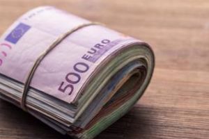 Românii care trimit bani în ţară, verificaţi de stat. Ce sume sunt vizate