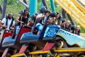 Distracţia l-a costat VIAȚA! Un român a MURIT STRIVIT de un CARUSEL într-un parc de distracţii