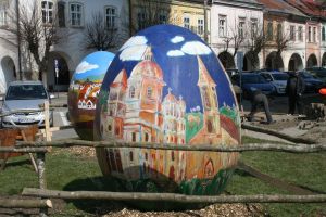 Şi mai multe cuibare cu ouă. Unde vor mai apărea decoraţiunile uriaşe