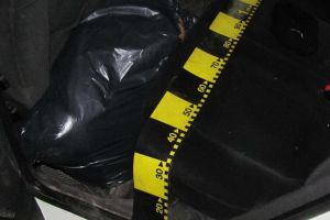 S-a ales cu dosar penal, după ce poliţiştii l-au prins cu 10 kilograme de tutun deţinut ilegal! (FOTO)
